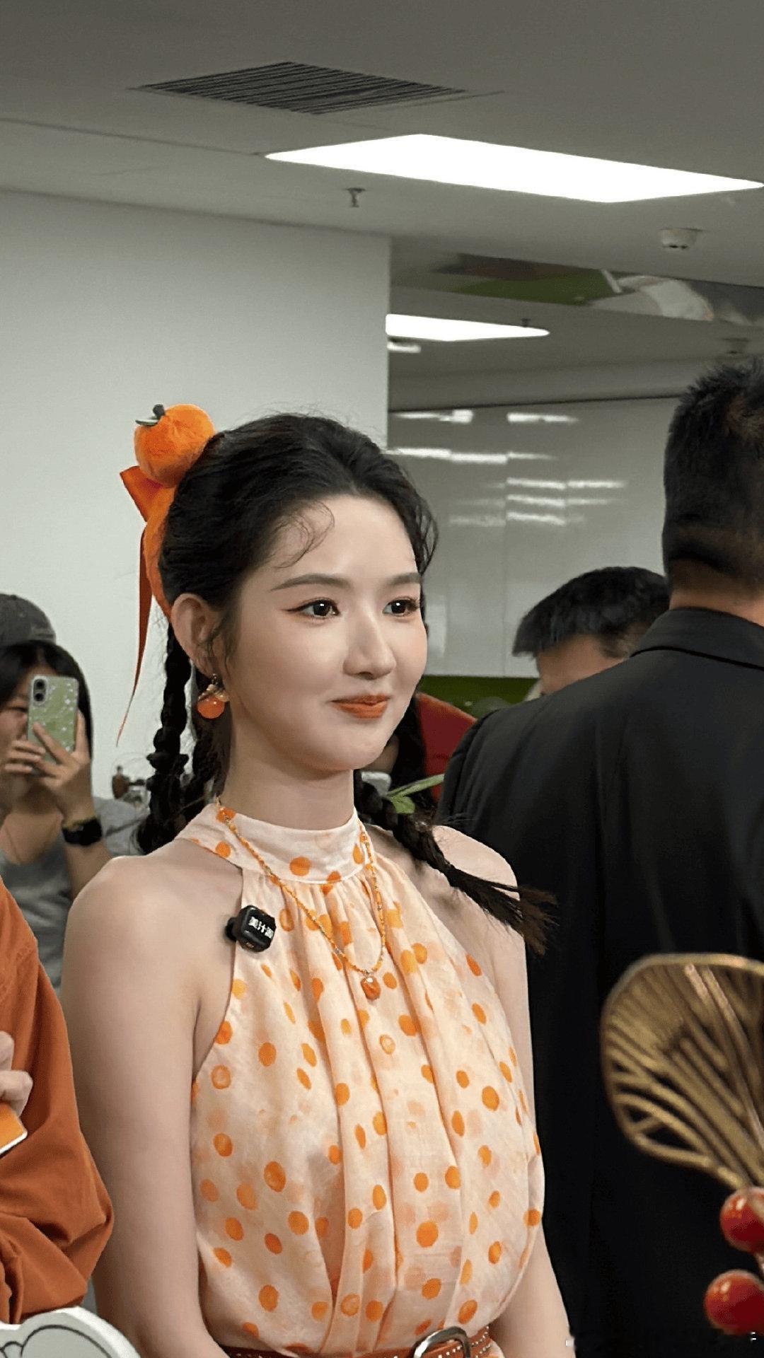 赶着吃饭的路上被王玉雯加橙了 王玉雯的粤语猜词环节也太好笑了......赶饭现场