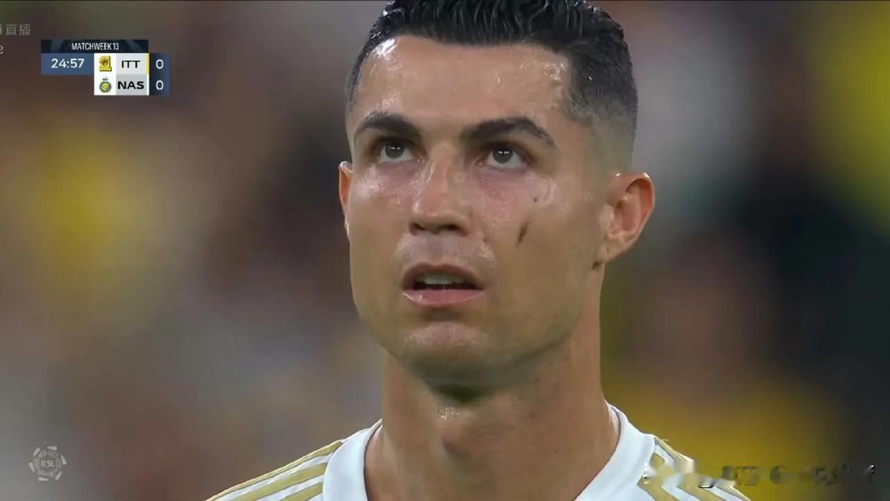 阿韦罗呆滞的眼神已经输麻了无所谓！