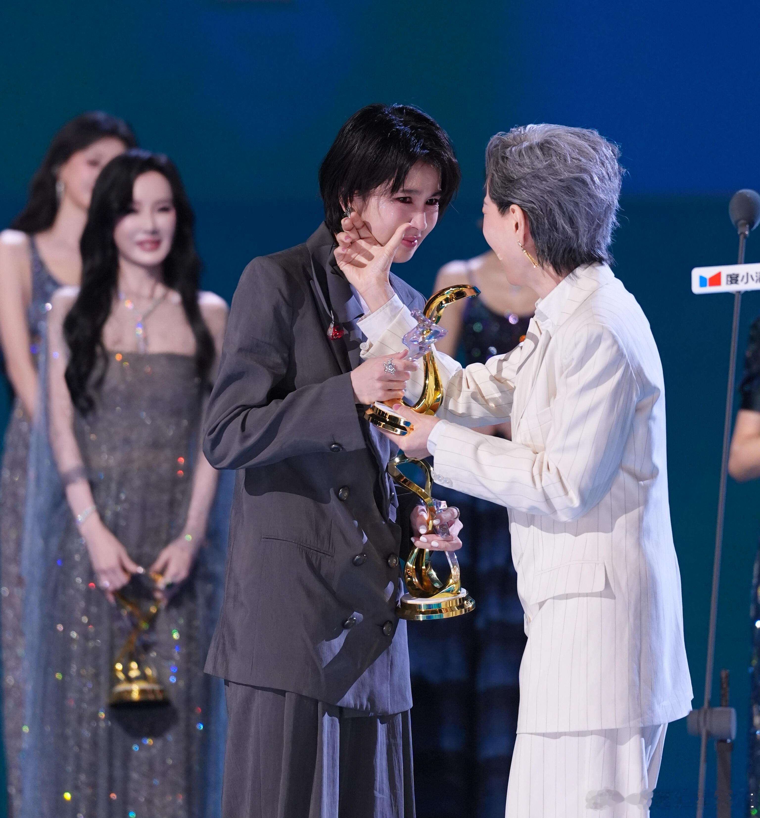曝曾沛慈将录美食大赛曝曾沛慈孟佳宝莲组将合体宝莲组粉过年了！曾沛慈录美食大赛，孟