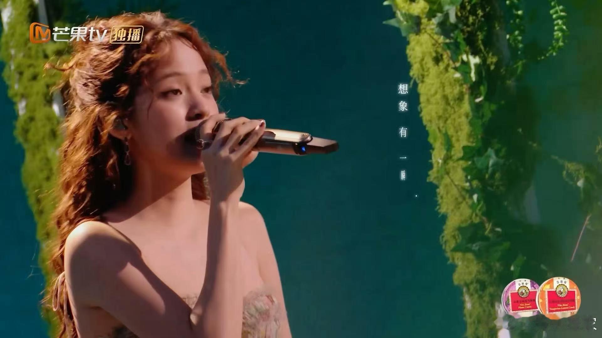 欧阳娜娜开口就是心动的信号 声生不息欧阳娜娜的清甜声线就是心动的代名词，一开口就