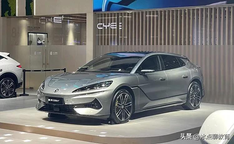 听我一句劝吧，牢记买车口诀，买车就不会迷路。
1、要面子:  买BBA
2、要智