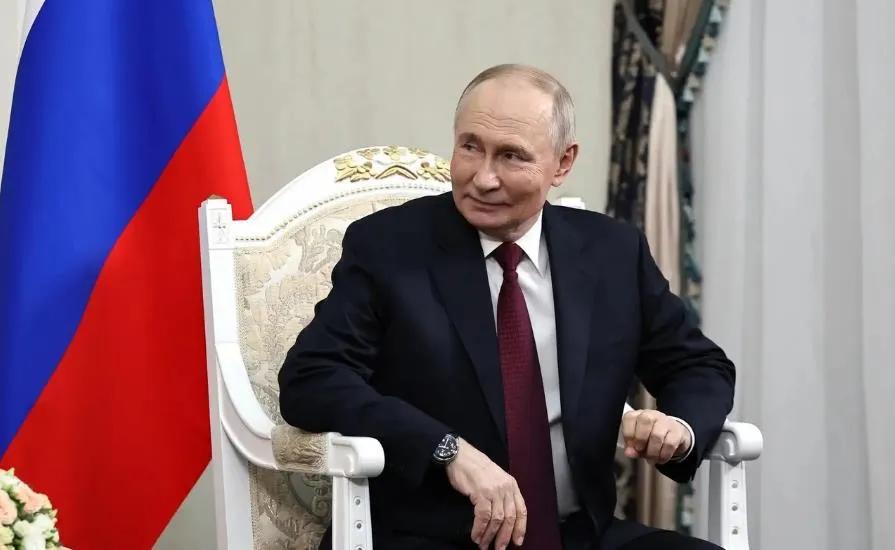 俄罗斯总统普京在吉尔吉斯斯坦对记者说：“与乌克兰领导层签署文件毫无意义。我曾多次