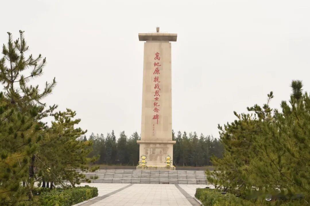 灵石县高地原阻击战纪念碑

平整开阔的塬台上，纪念碑巍然矗立。静立碑前，耳畔好似