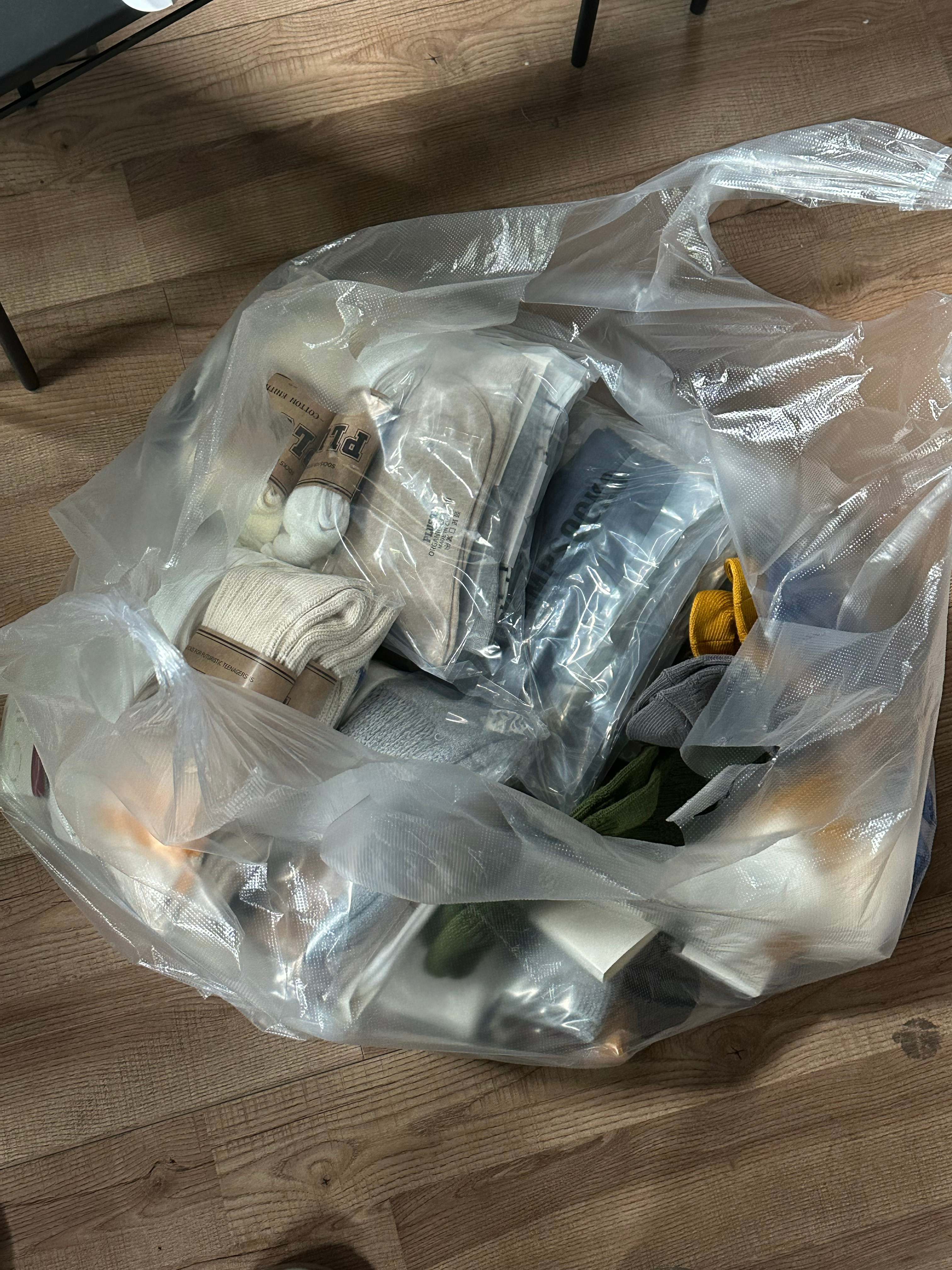 回去啦，拿了好多样品，准备上男袜了， [嘻嘻][嘻嘻][嘻嘻] ​​​