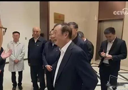 阿斯麦光刻机公司估计要走下坡路。华为新提出的韬定律，正在瓦解它的垄断。

华为新