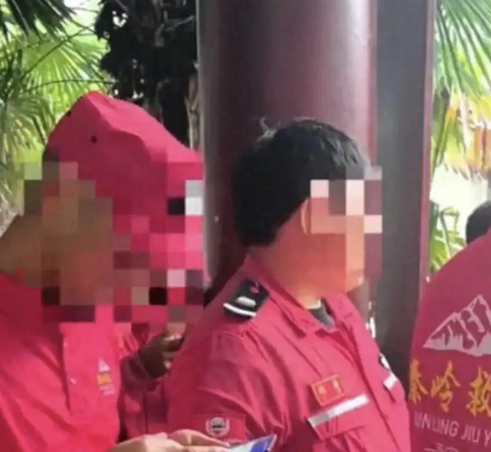 两名驴友非法穿越秦岭时失联，救援队主动前来好心救援，可找到二人的时候他们已经不幸