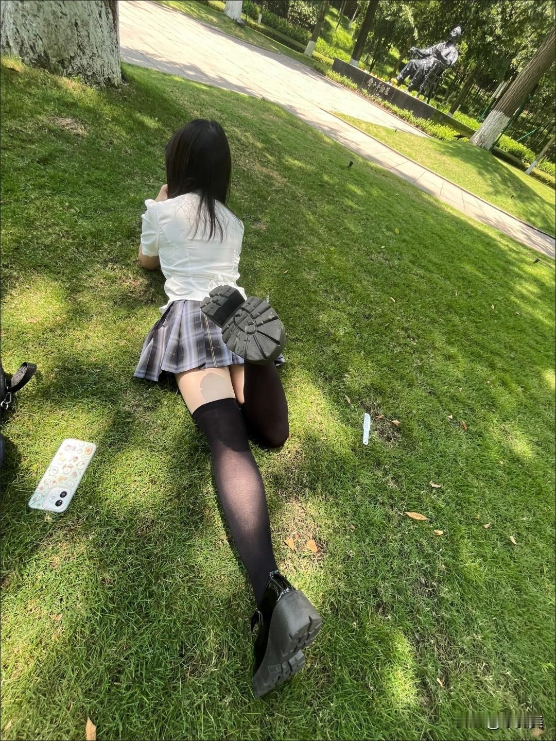 为什么我上去要微信号被直接拒绝了，她不是单身吗？我要怎么做才能追到手？