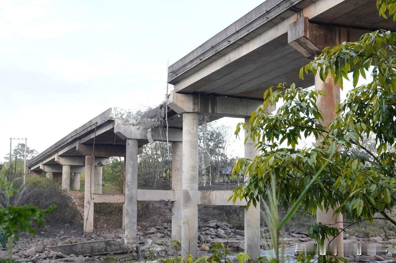 🇹🇭🇰🇭柬埔寨菩萨省55号公路上的斯通梅特桥（Stung Meteuk 