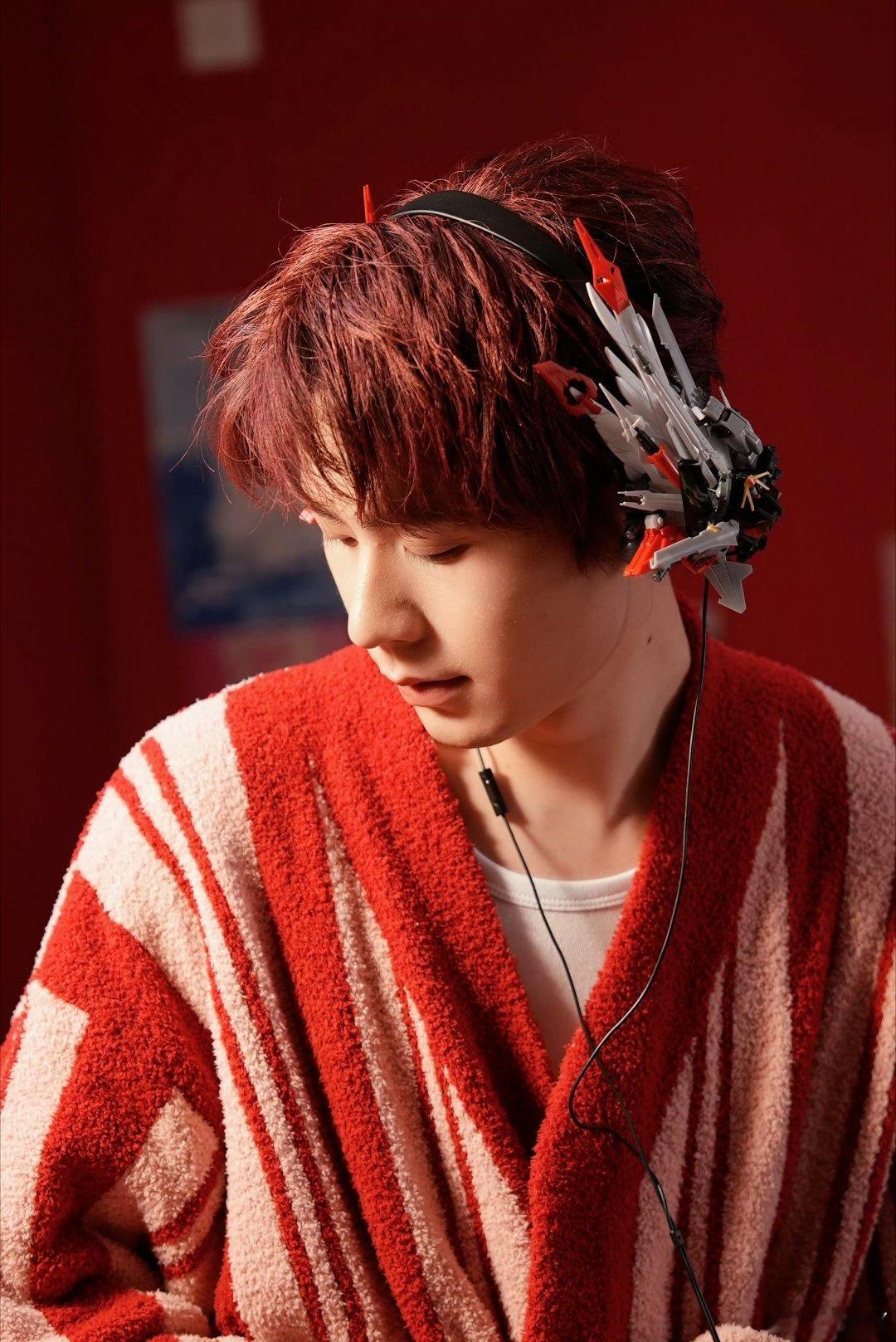 无畏NoFear 🍑心光自为引多远都无畏 “鲜花盛开在四季而你是我的九月限定”