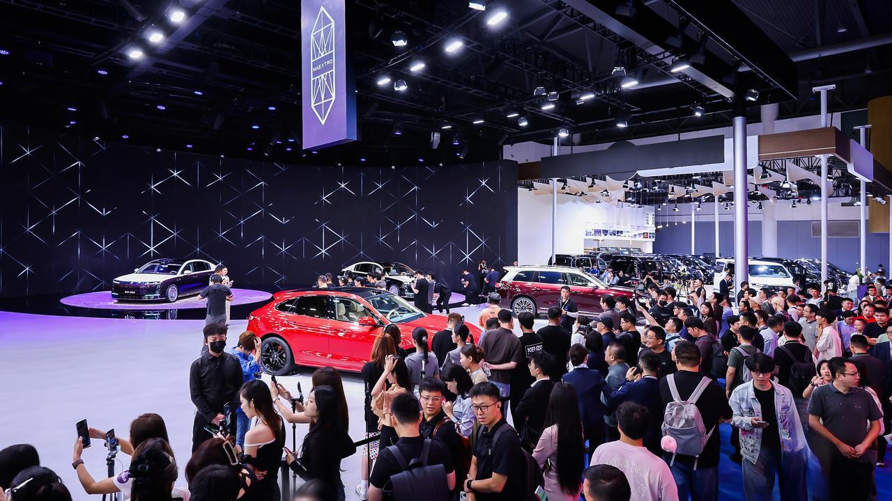 问界M9亮相成都国际车展，后排终于成了“主座”
以前坐车，后排总感觉是“配角”。