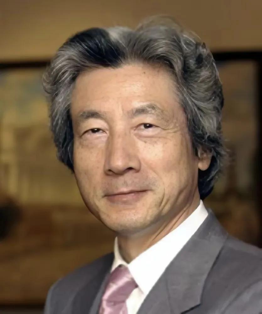 小泉纯一郎对儿子小泉进次郎说，“儿子，大可不必发火抗议。你老爸当首相那时候，美国