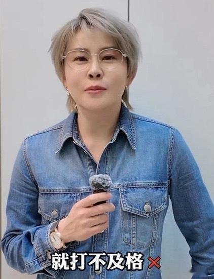 王濛给英格兰表现打不及格哪怕满心偏爱英格兰，王濛也客观评价本场发挥不合格，球员心