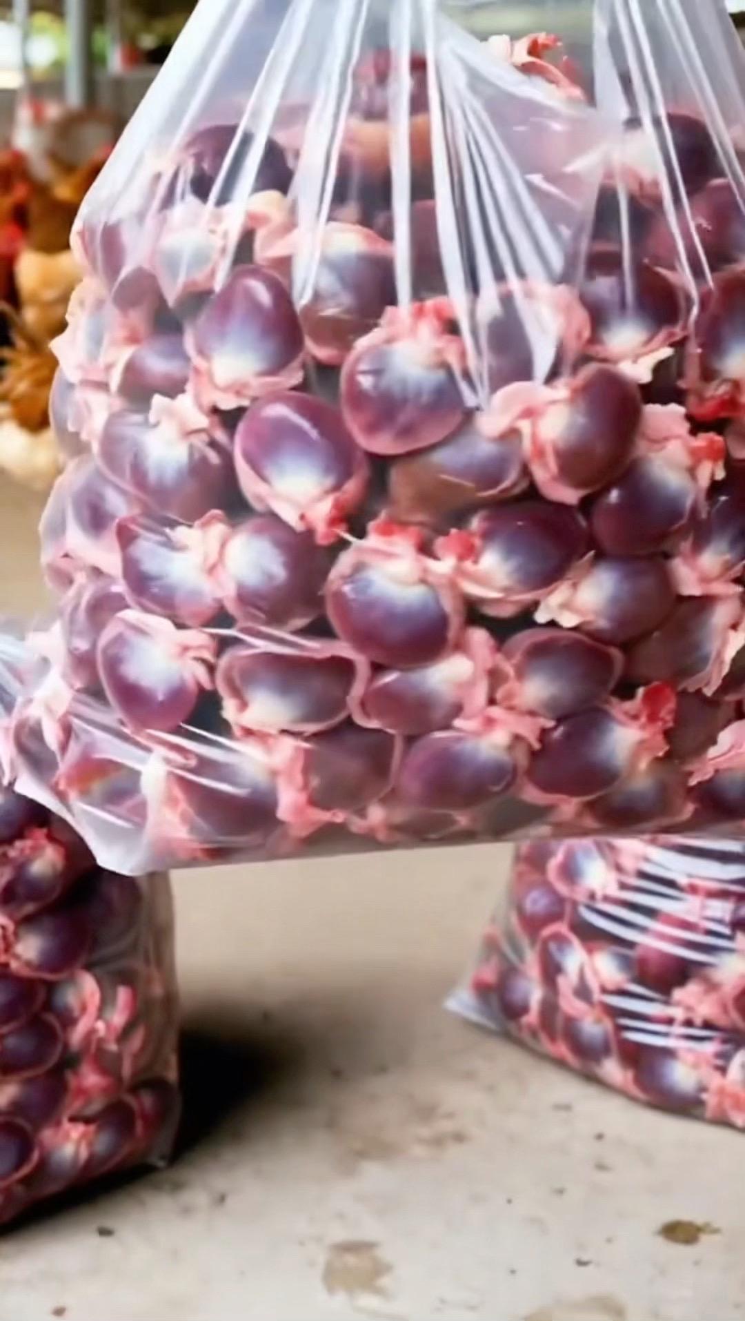 精选新鲜鸡胗，个个饱满厚实不缩水！肉质紧实弹牙，纹理清晰无杂质，现采现...