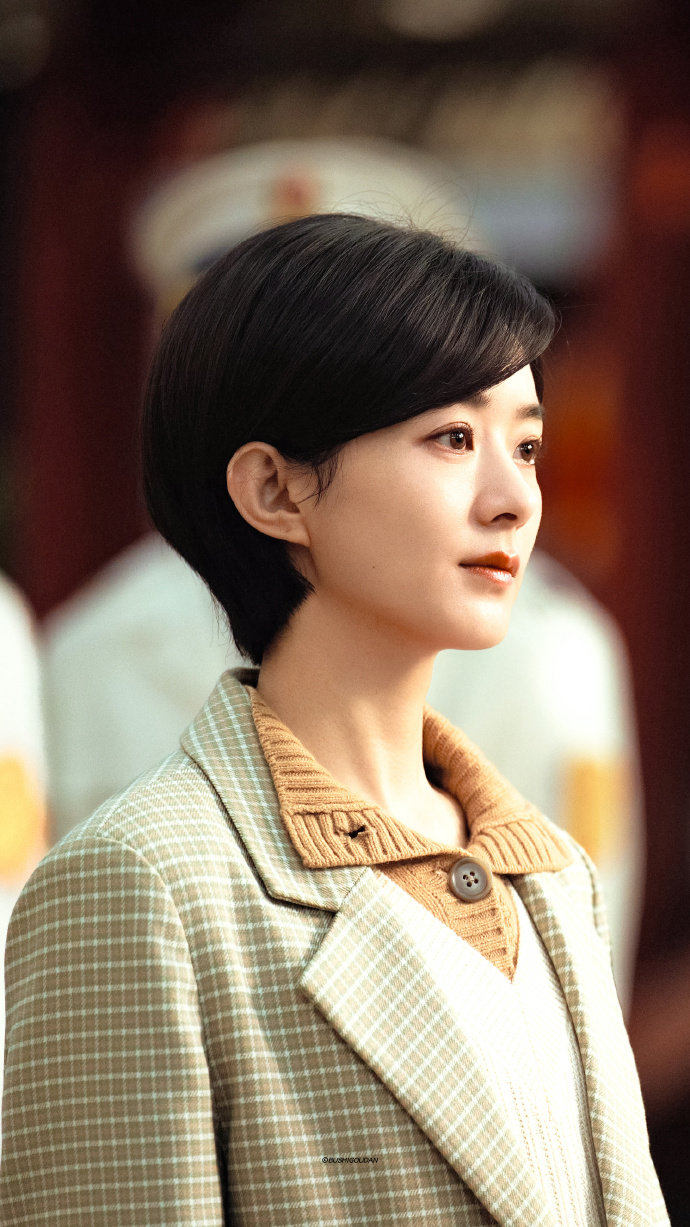 赵丽颖小城大事 好喜欢赵丽颖演的李秋萍，朝气蓬勃，向上发展，让人看了喜气洋洋，对