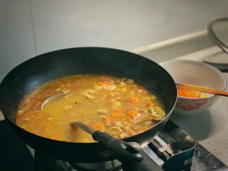 我是坚定的自己做饭党。以前我也是外卖重度依赖者，每天下班累得不想动，手指一点麻辣