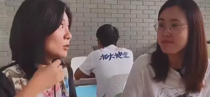 看懵！北大采访变 “挖坑”？


中天小姐姐何橞瑢的采访有点怪
去了北大
那么多