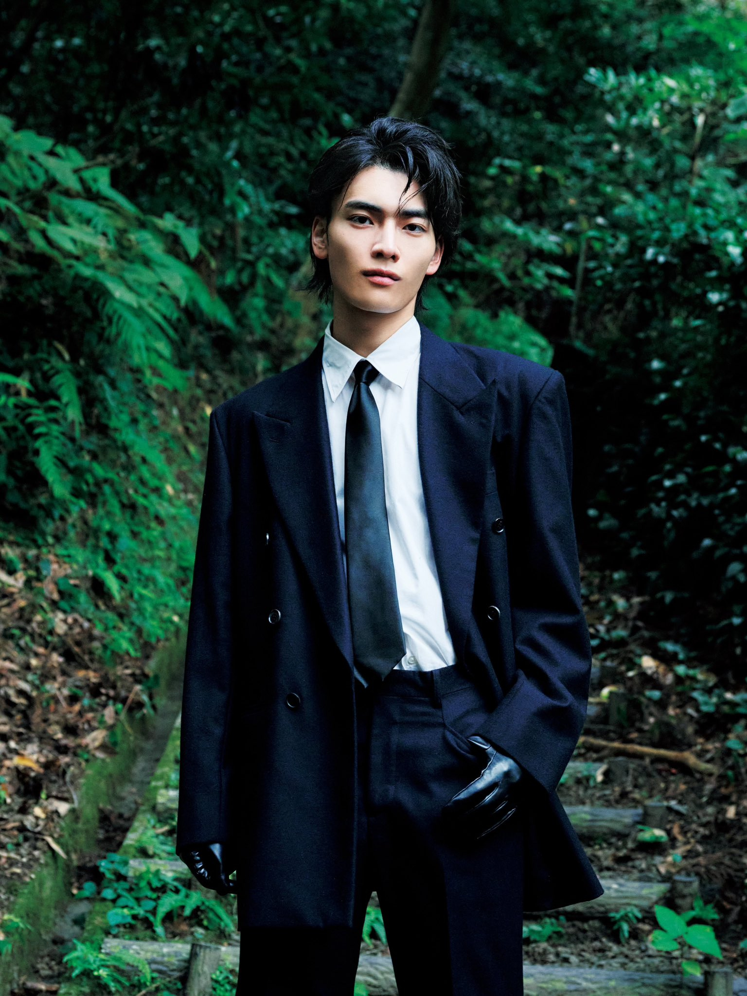 武藤潤写真集「燕飛」公式アカウント（／武藤潤 写真集「燕飛」新カット2点解禁‼️