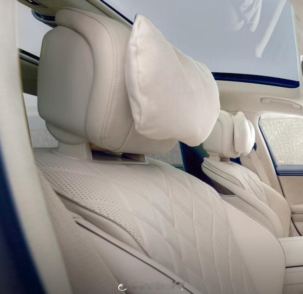 看来按摩店真的要进入车内了之前都是座椅按摩现在座椅的头枕也要有按摩的功能里奔驰近