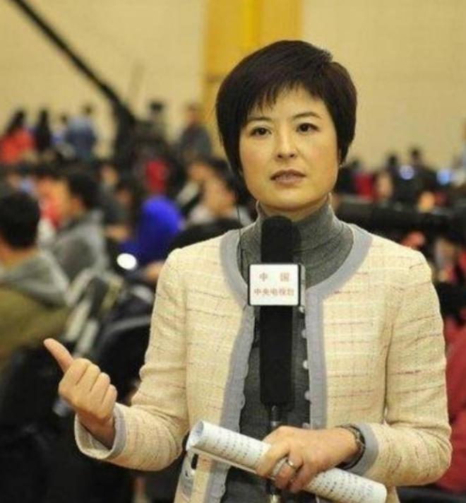 42岁的央视主持人张泉灵辞去工作后，趁着60岁的丈夫不注意，带着存款147万，前