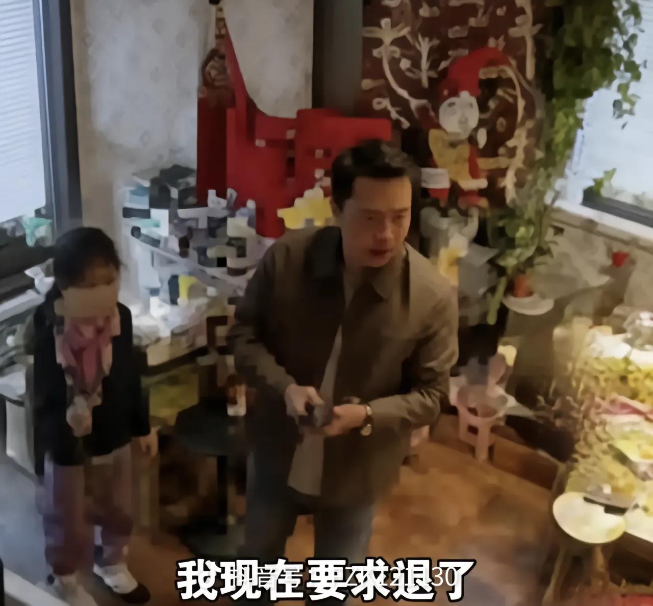 刚刷抖音时，看到郑州一位爸爸因为自己女儿花50元买了5枝玫瑰要求花店退款的这件事