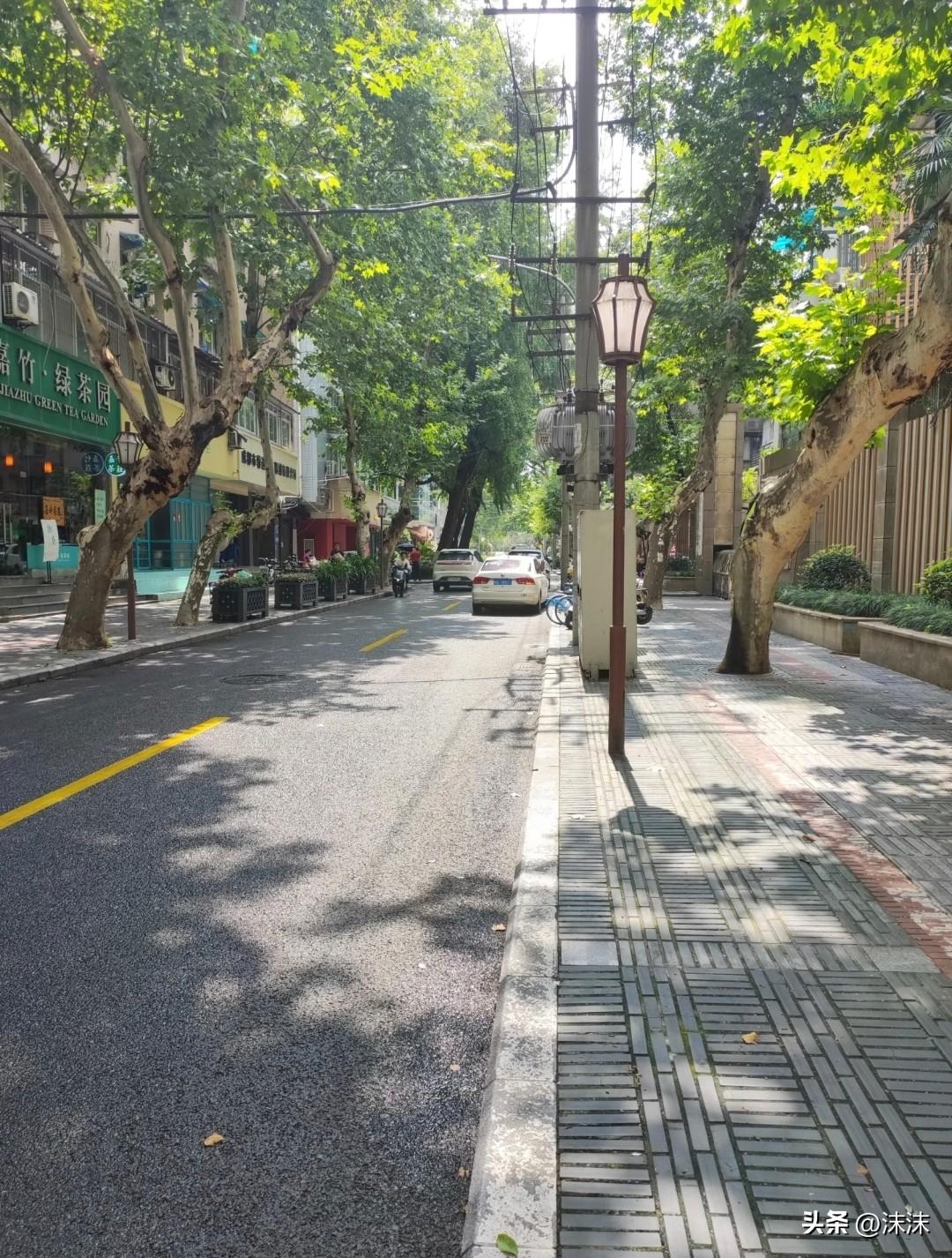 奉劝大家，都做好心理准备、明天将迎来十九年一遇的特殊时刻。

这一天的双重叠加，