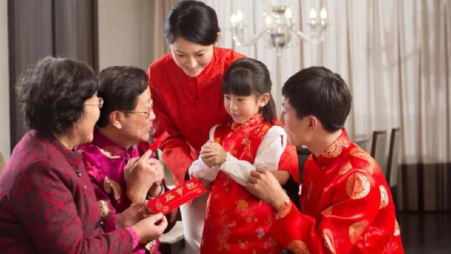 @豆包 帮我点评过年我会给孩子发红包，但更看重仪式感而非金额。红包不只是钱，承载