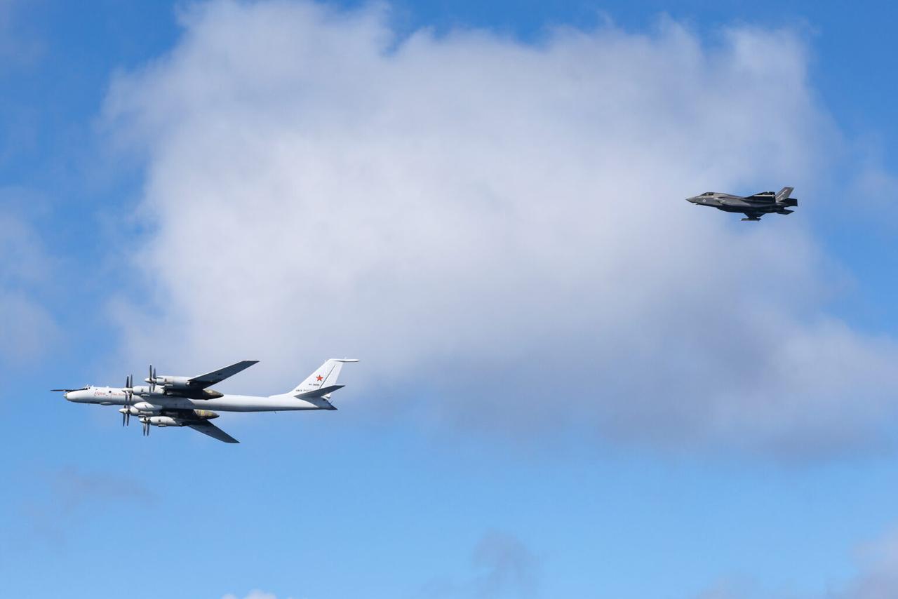 英国航母F-35B在挪威海拦截俄图-142反潜机，称其投下声纳浮标

2026年