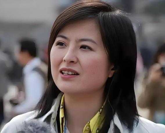 2015年，张泉灵咳血了。医生表情凝重，说“肺癌待查”。42岁、儿子8岁，这位跑