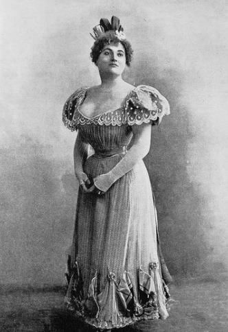 鸦片战争前，在广州，有一条让外国商人非常痛恨的规定：“洋女人不得进入广州！”起码