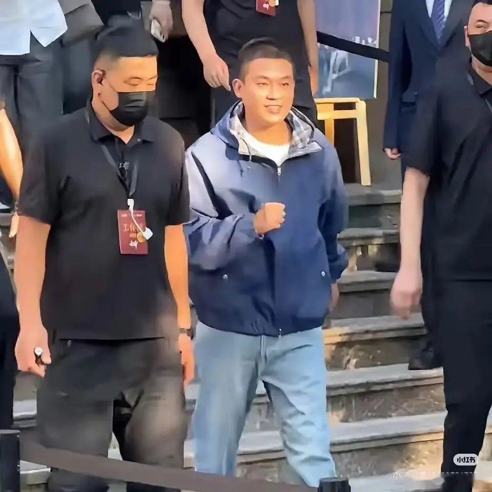 这不就是欧豪吗岳云鹏瘦成欧豪了 ​​​