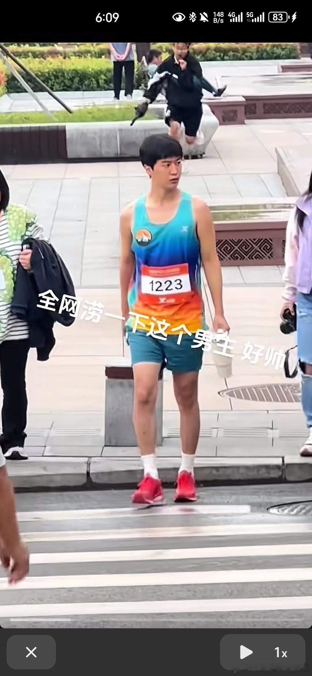 情人眼里出西施，粉丝眼里出帅哥，范丞丞这难道不是黑图嘛？还捞帅哥？ ​​​