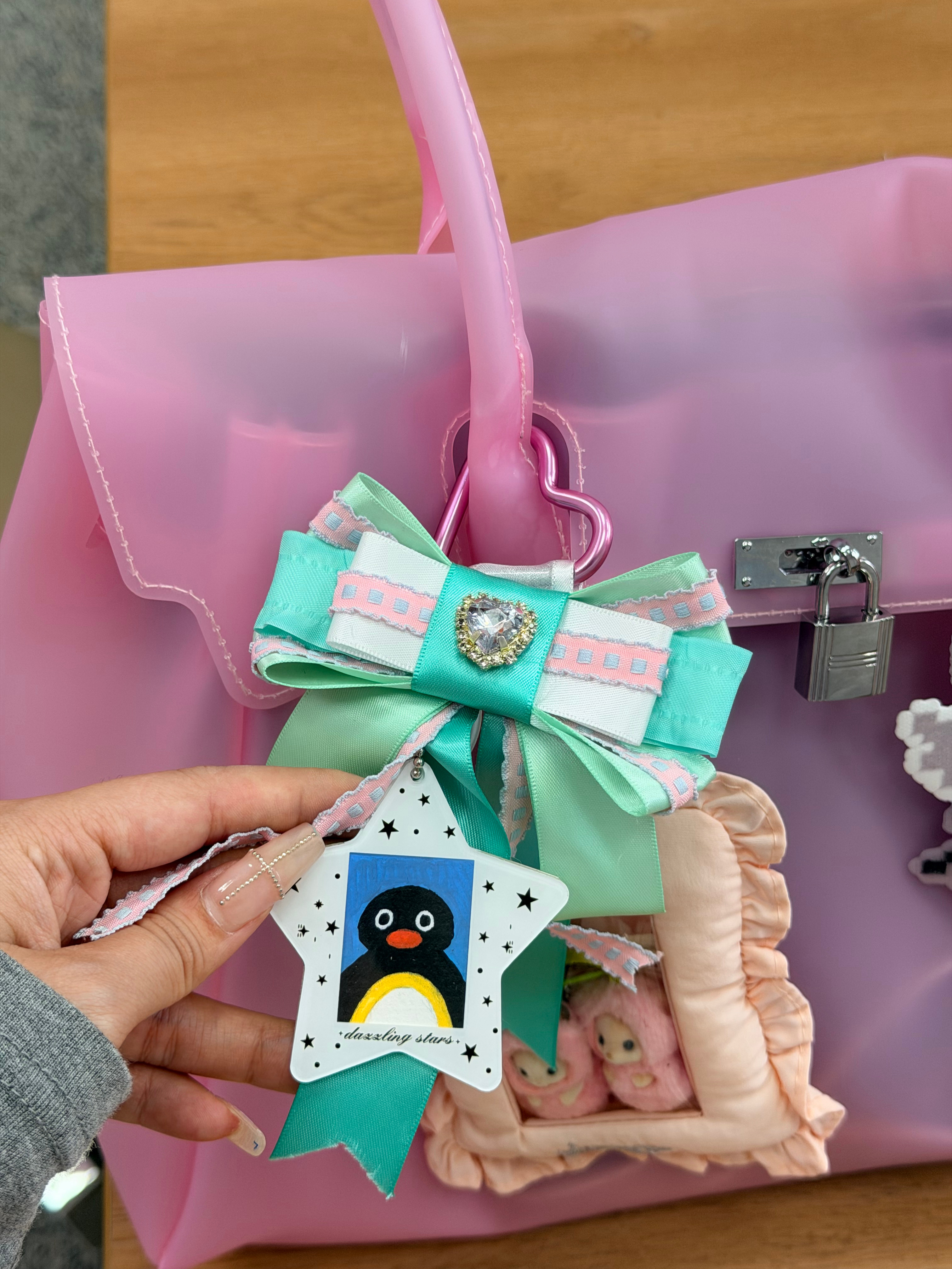 因为没有我担的证件照物料 于是自己画了个pingu