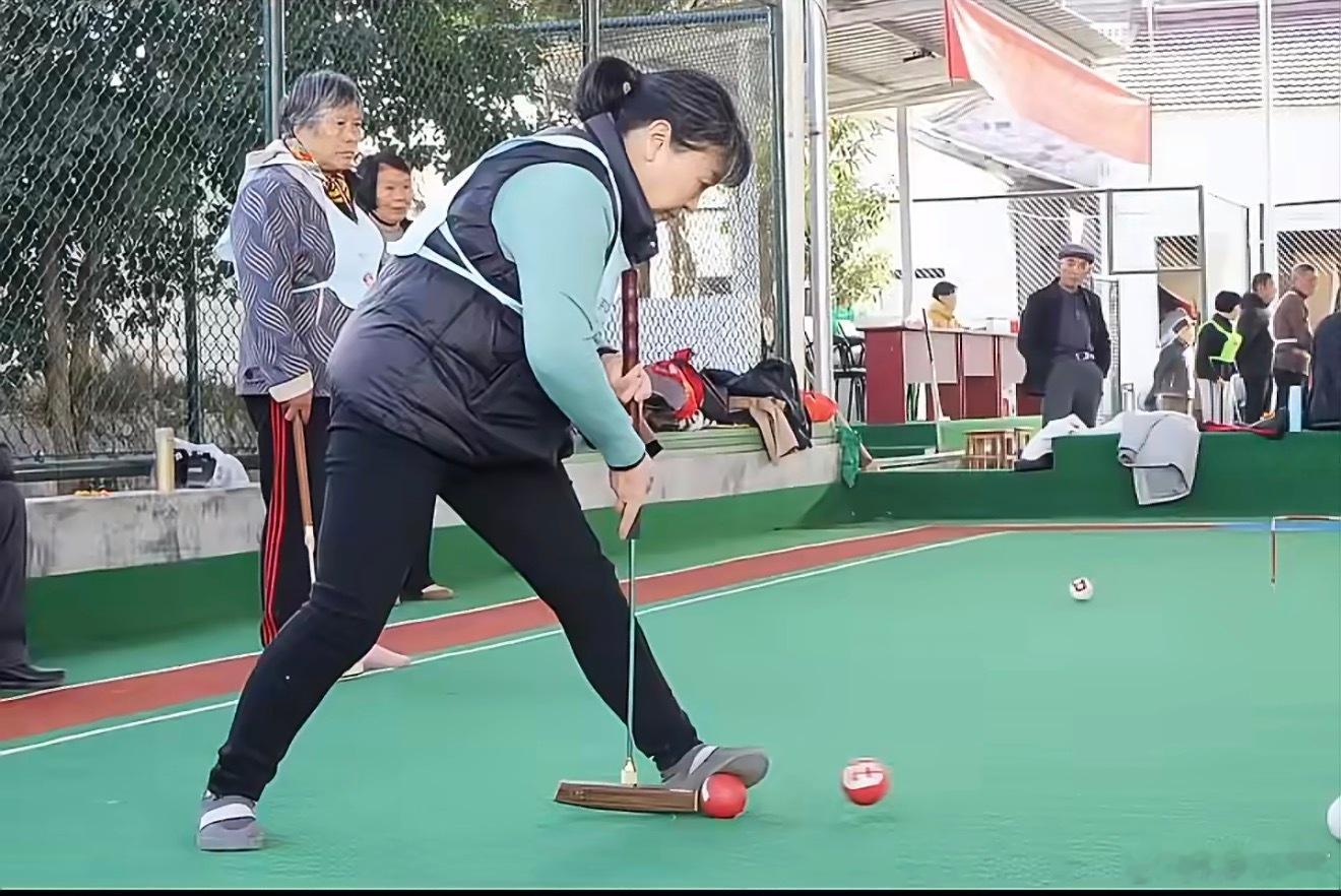 台州一地解锁适老化幸福密码台州仙居下各镇新门球馆免费开放，3个标准场地迎来140