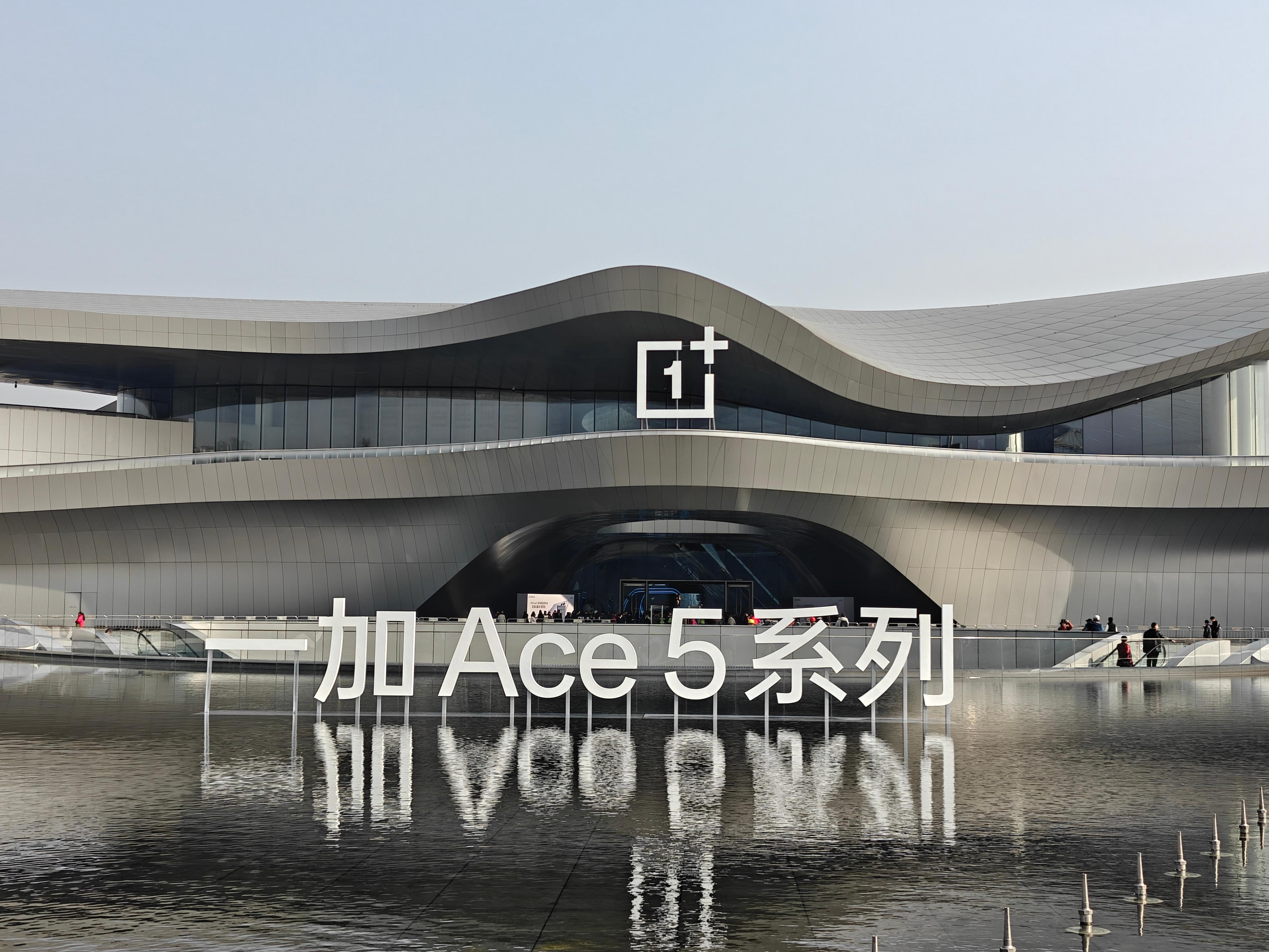 场馆虽然远但是布景真不错，等一手一加 Ace 5 系列的价格 