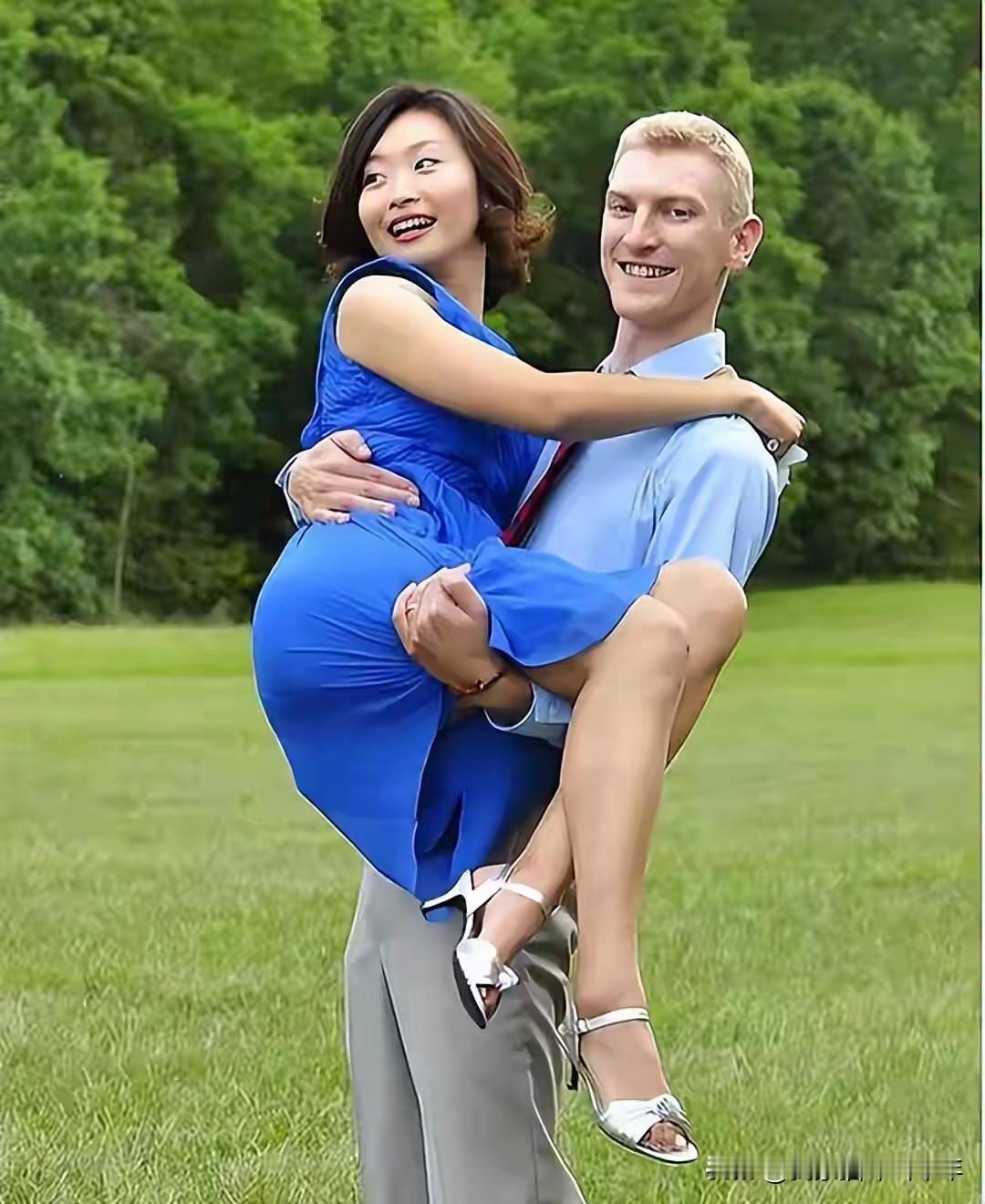敬一丹女儿王尔晴为什么会嫁给一个苏格兰老外尼克？真是百思不得其解。要说长得帅，尼