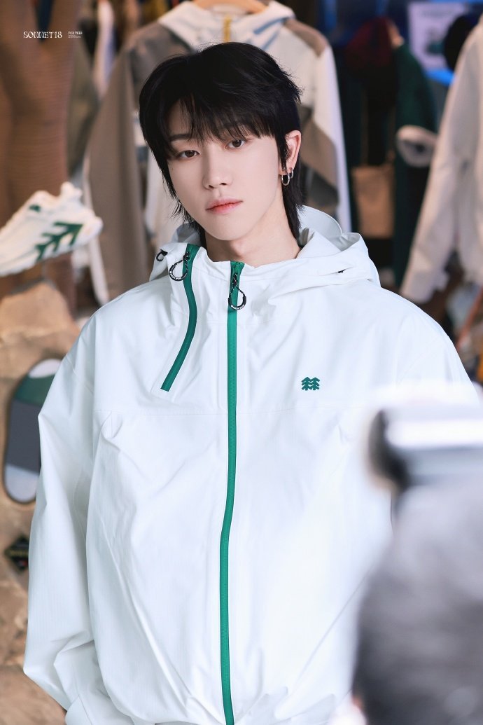 徐明浩线下品牌活动饭拍好甜好可爱的运动系清爽大帅哥！状态好好哇[哇] ​​​