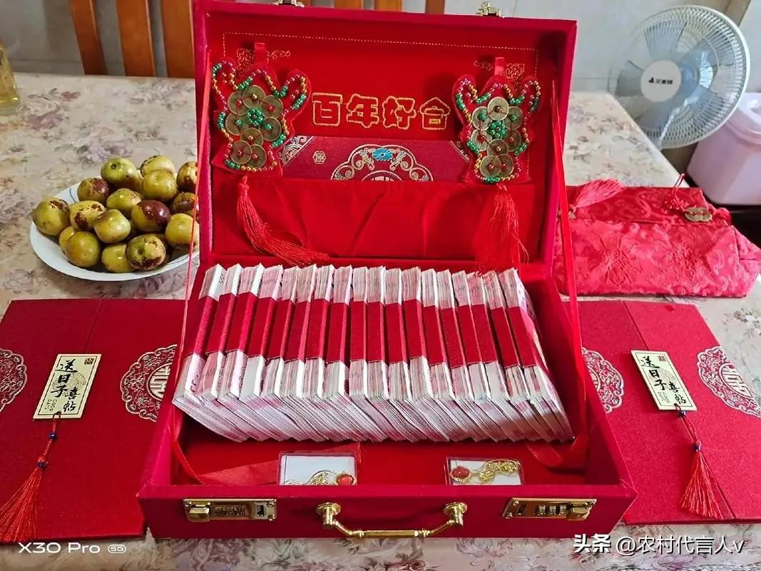 “我是嫁女儿，不是卖女儿！”父亲婚礼上退还6.88万彩礼，全网点赞：这才是最好的