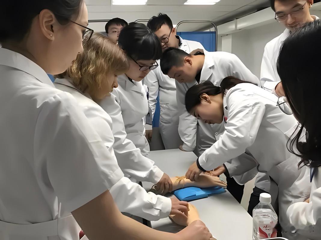 重磅新政出炉！十五五医学人才大规划，学医考生迎来新机遇
 
9月14日，国家卫健