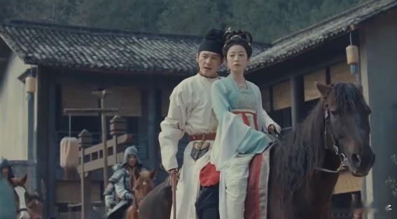 钱弘俶鞭抽贪官孙太真脚踹污吏 钱弘俶和孙太真为了查案真的太拼了，不管是放下身段逛