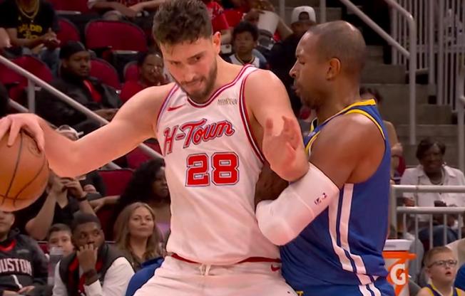 火箭首节20-30落后勇士唯一原因，松懈！
北京时间3月6日，火箭首节战罢20-