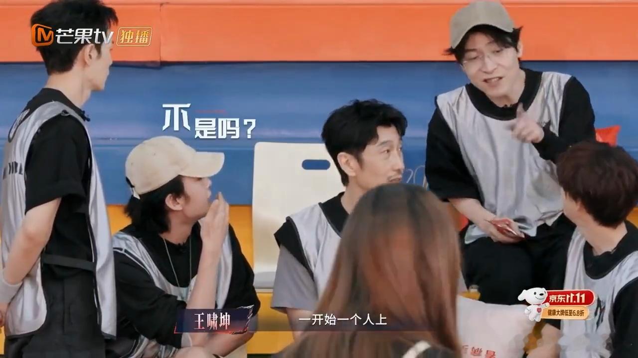王赫野不懂规则但爱指挥披荆斩棘公演舞台披荆斩棘可可爱爱团队小管家，为舞台想法不停