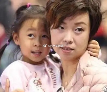 2009年，28岁的世界乒乓球冠军张怡宁嫁给了48岁身价300亿的香港富豪徐威。