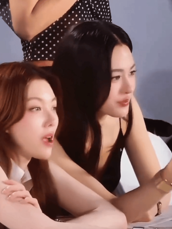 人都说演员容易和自己的第一部大爆剧有重合的部分而邝毛的第一部大爆剧，叫《我们的秘