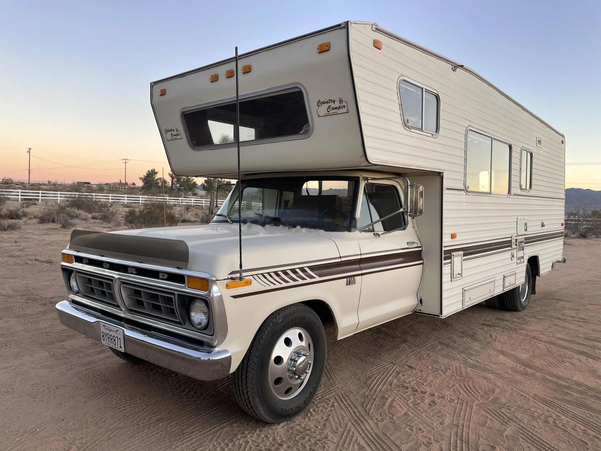 买原厂房车也是麻烦不断，毕竟上下水，厨房，床铺和主机厂所擅长的汽车有些距离~~~