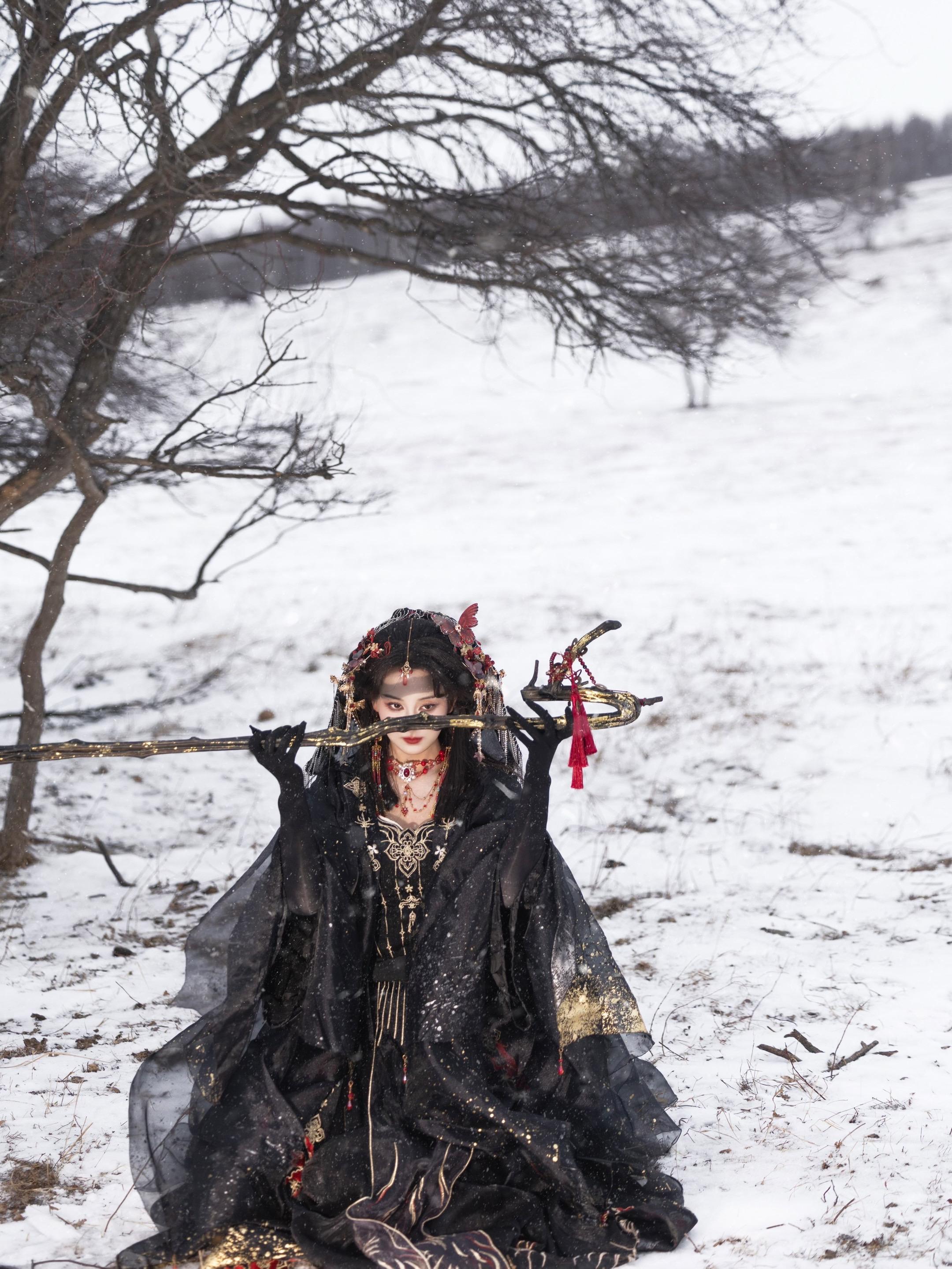 ‘ 世界终将臣服于你的王权之下 ’也是跟阿迟拍的乌兰布统～