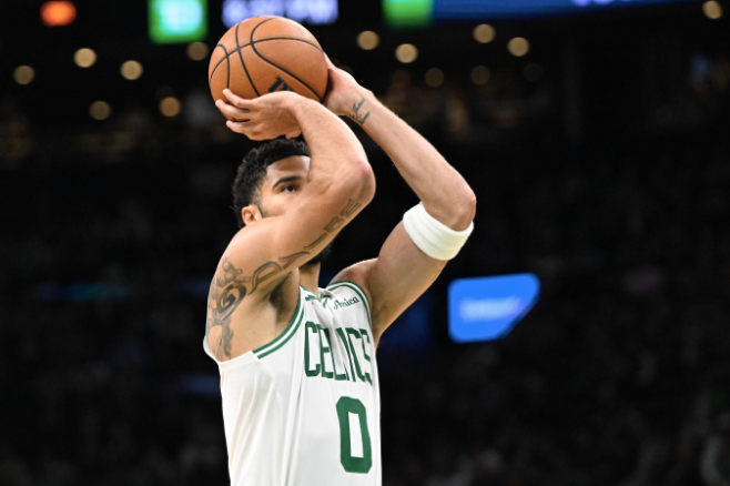 塔图姆谈砍下3双：这说明我做的事情是对的 我也一直在努力4月2日讯 NBA常规赛