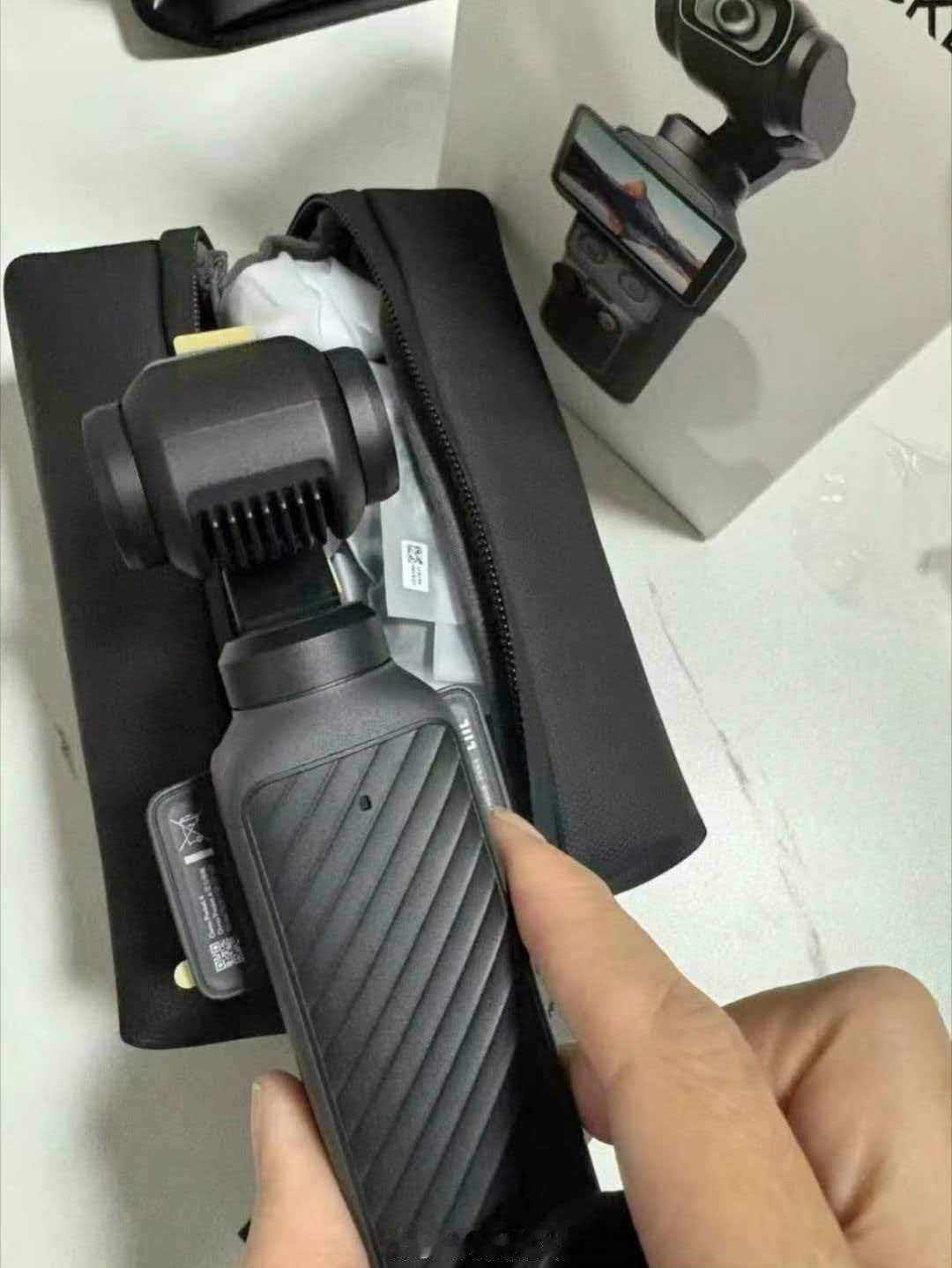 这么看没什么变化，加了一个补光灯，不急的话可以等等4Pro基准线Ing