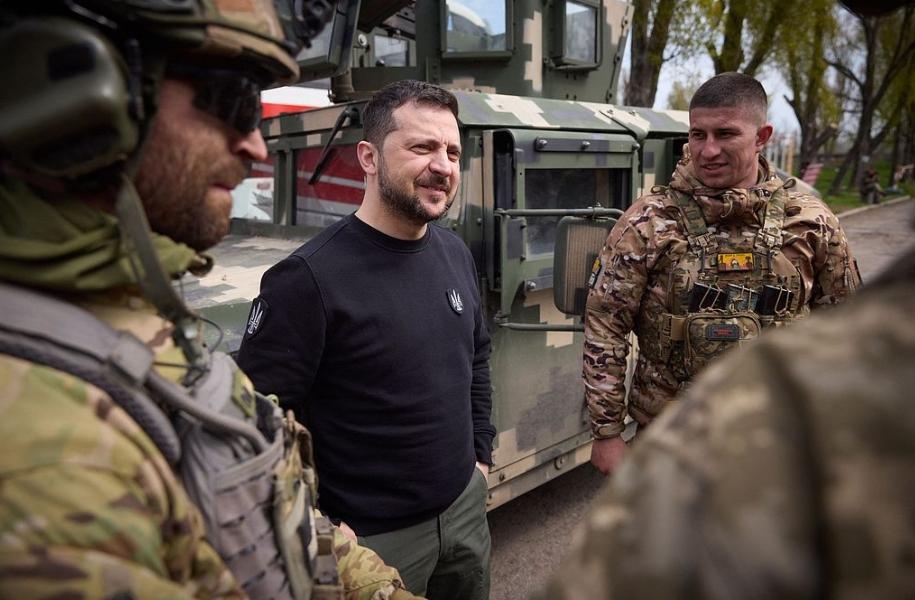 你们要顶住，泽连斯基命令你们顶住，就算是丢了红军城，库皮扬斯克也要顶住，实在顶不