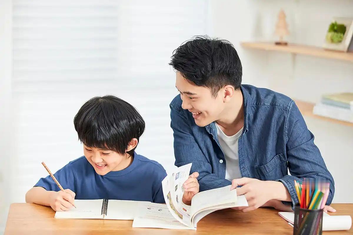 15 年幼师经验：别逼娃早学字母，玩才是真涨本事
15 年前，我作为新晋幼师走进