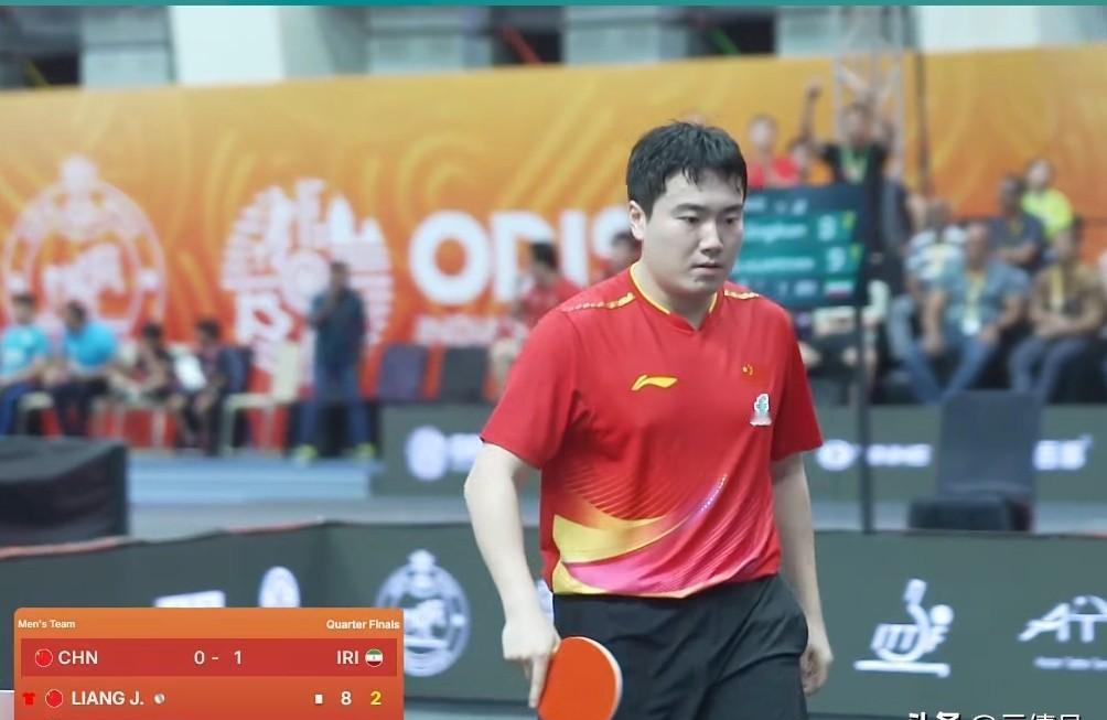 梁靖崑0-1落后，连赢三局，硬把命拉了回来。
对手发球遮遮掩掩，头一挡，鞋一摸，